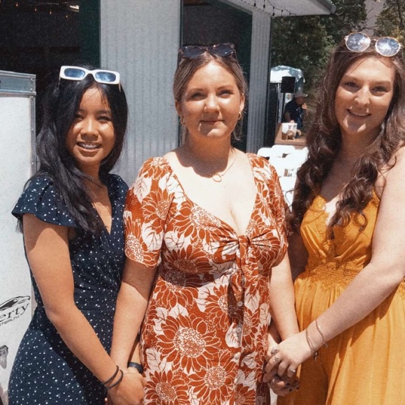 Meet your Posher, Laura - Picture 3 of 4